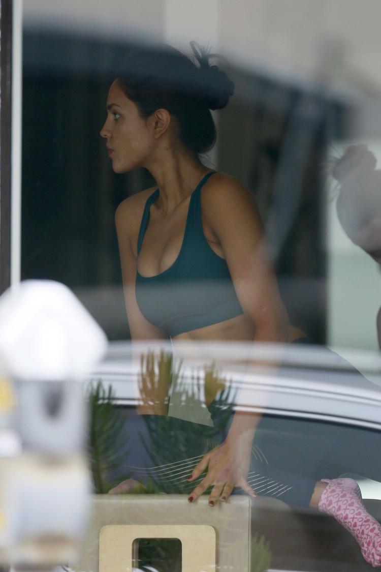 16P Eiza Gonzalez Does Yoga And Gets Really Hot