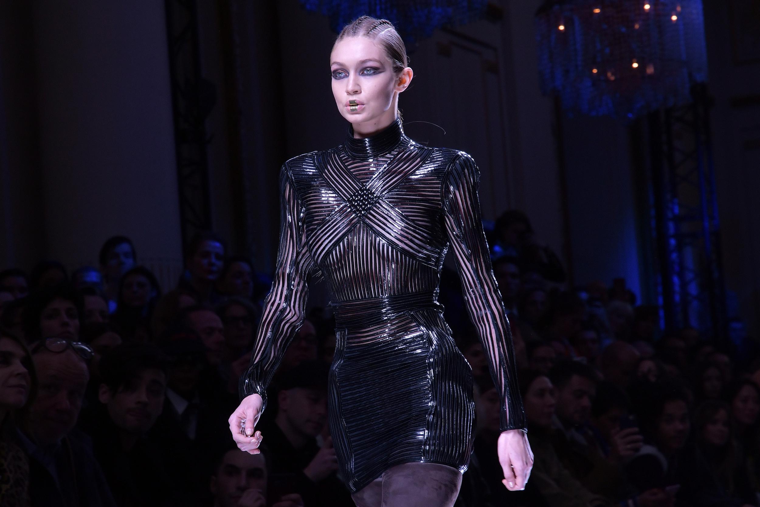7P Gigi Hadid See Through Photos