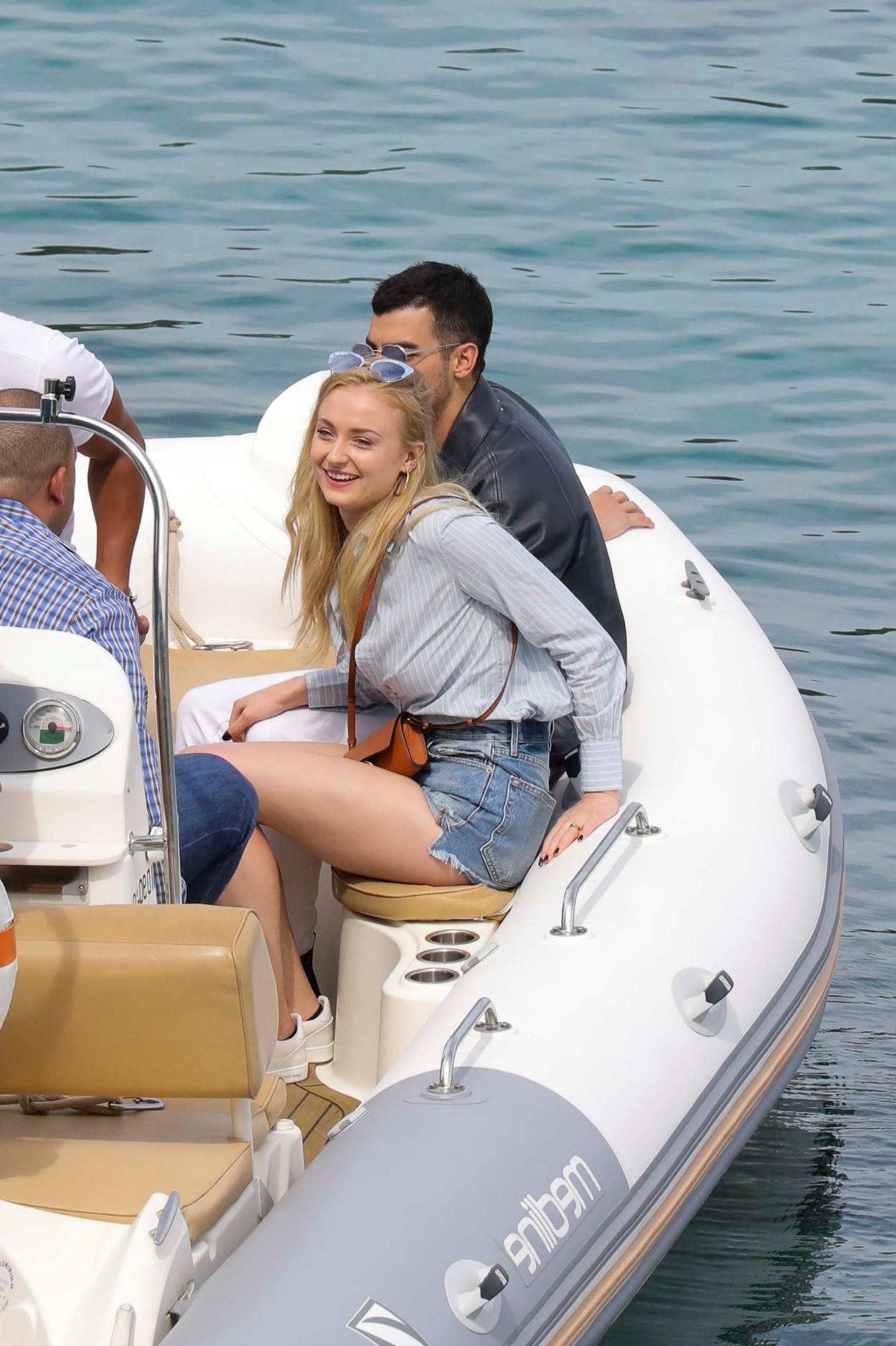 9P Sophie Turner And Her Long Sexy Legs