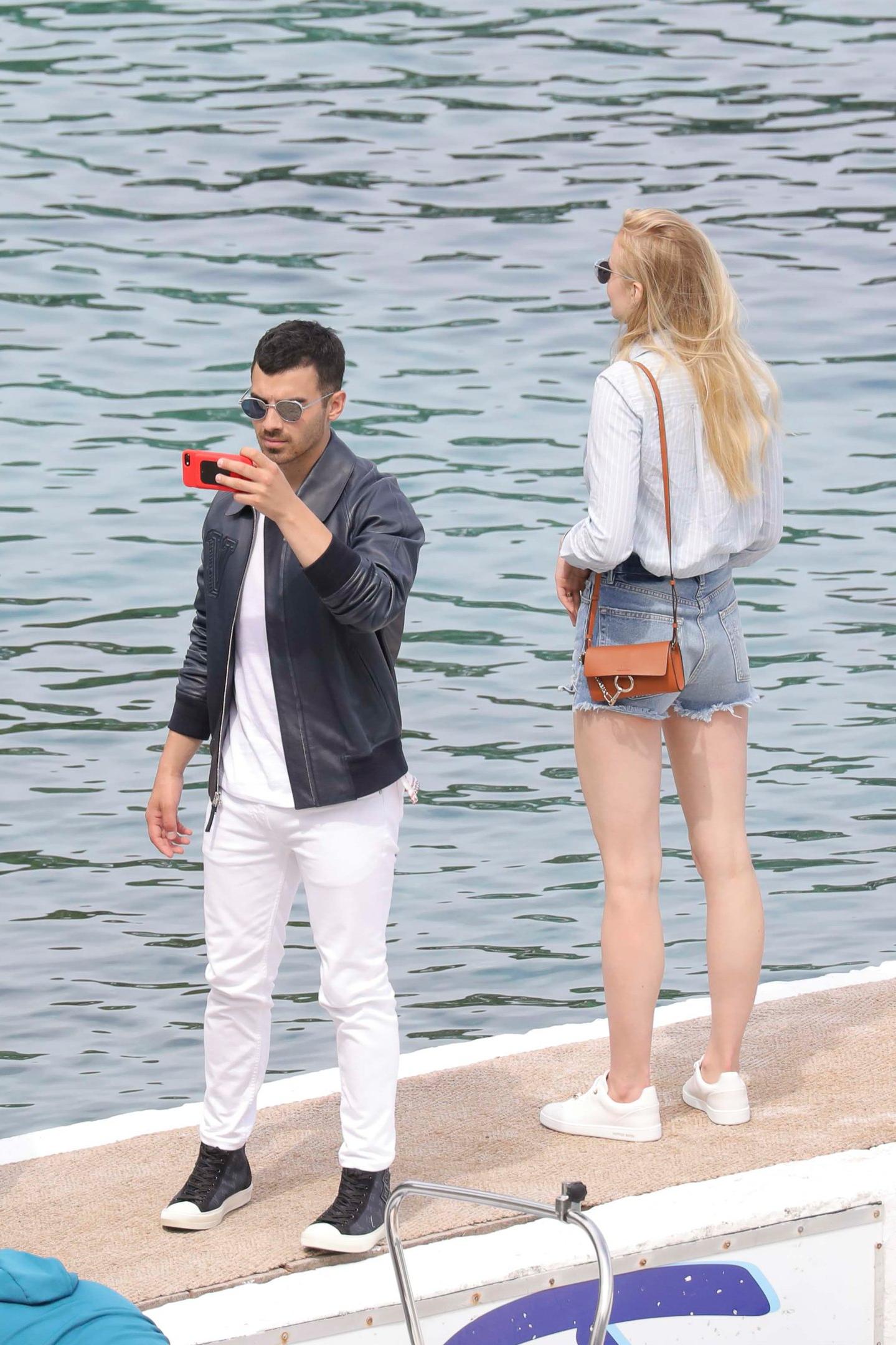 9P Sophie Turner And Her Long Sexy Legs