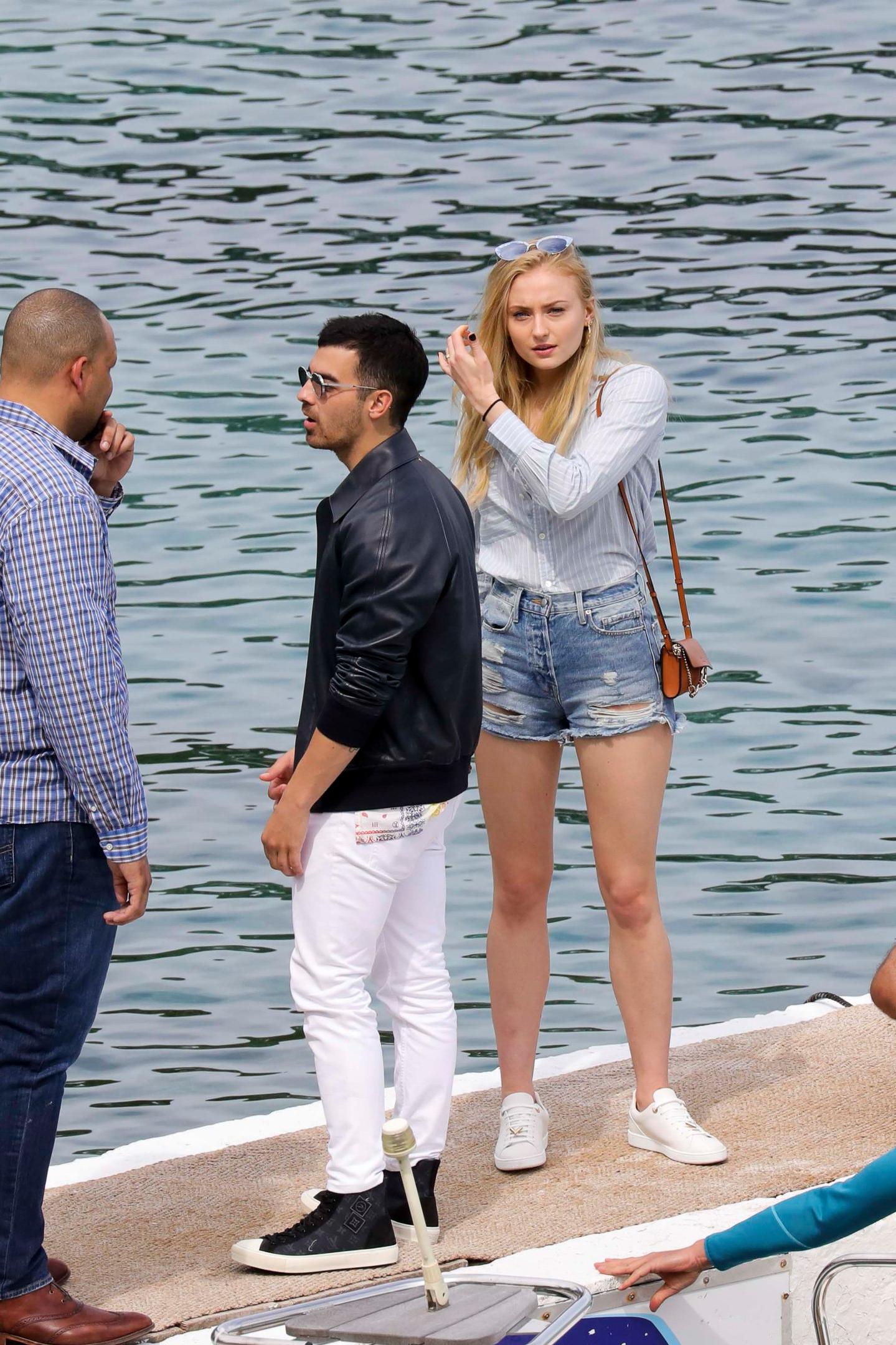 9P Sophie Turner And Her Long Sexy Legs