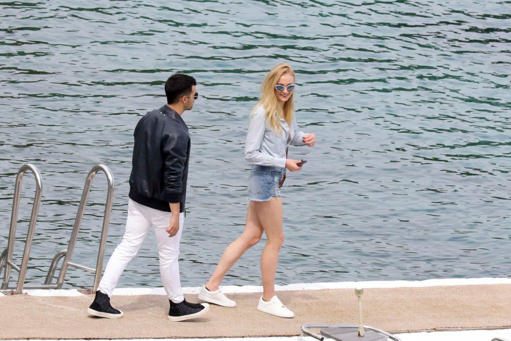 9P Sophie Turner And Her Long Sexy Legs