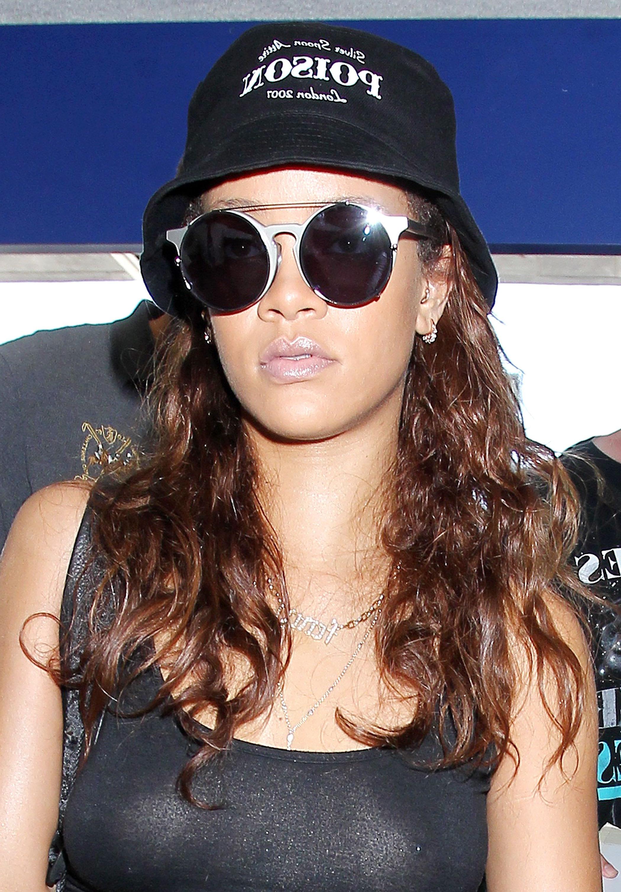 5P Rihanna See Through Photos