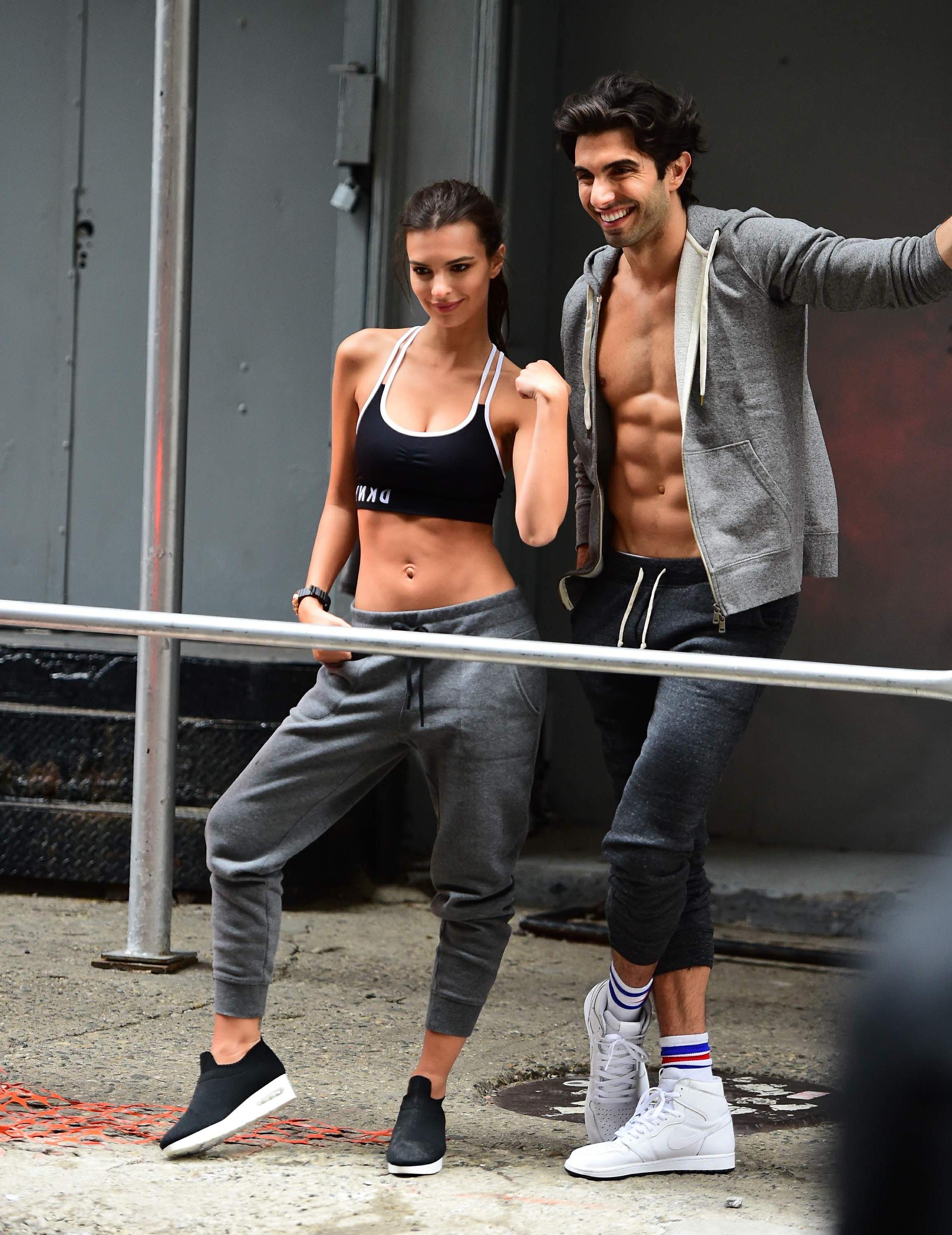 23P Emily Ratajkowski’s Fantastic Workout Outdoors