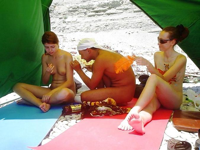 25P Nude Beach Babes