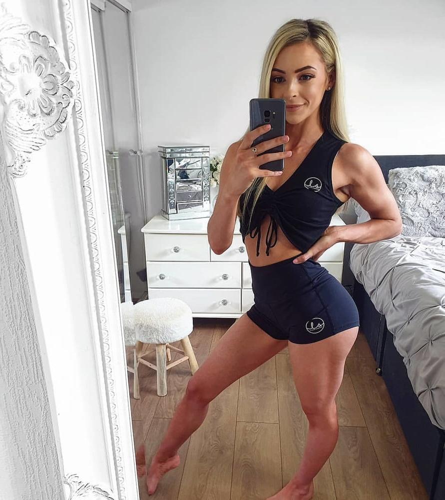 25P Sexy UK babe (feet, insta, fitness, white)