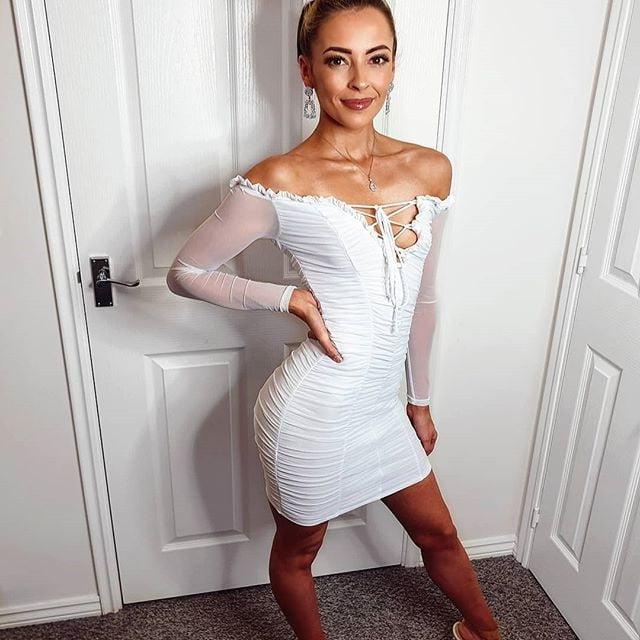 25P Sexy UK babe (feet, insta, fitness, white)