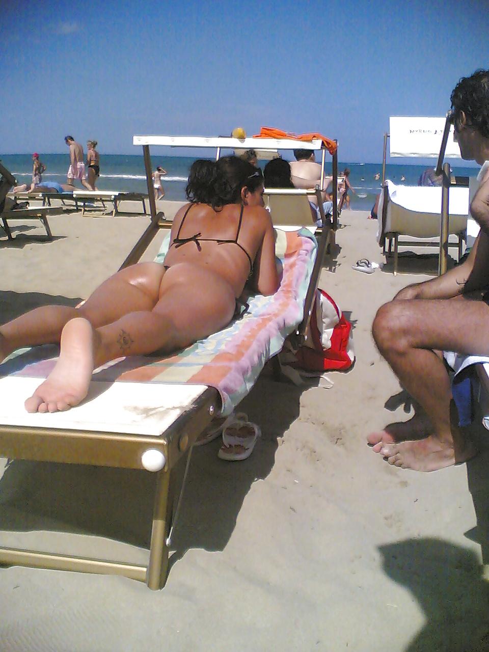 13P Cadid ass italian beach 2
