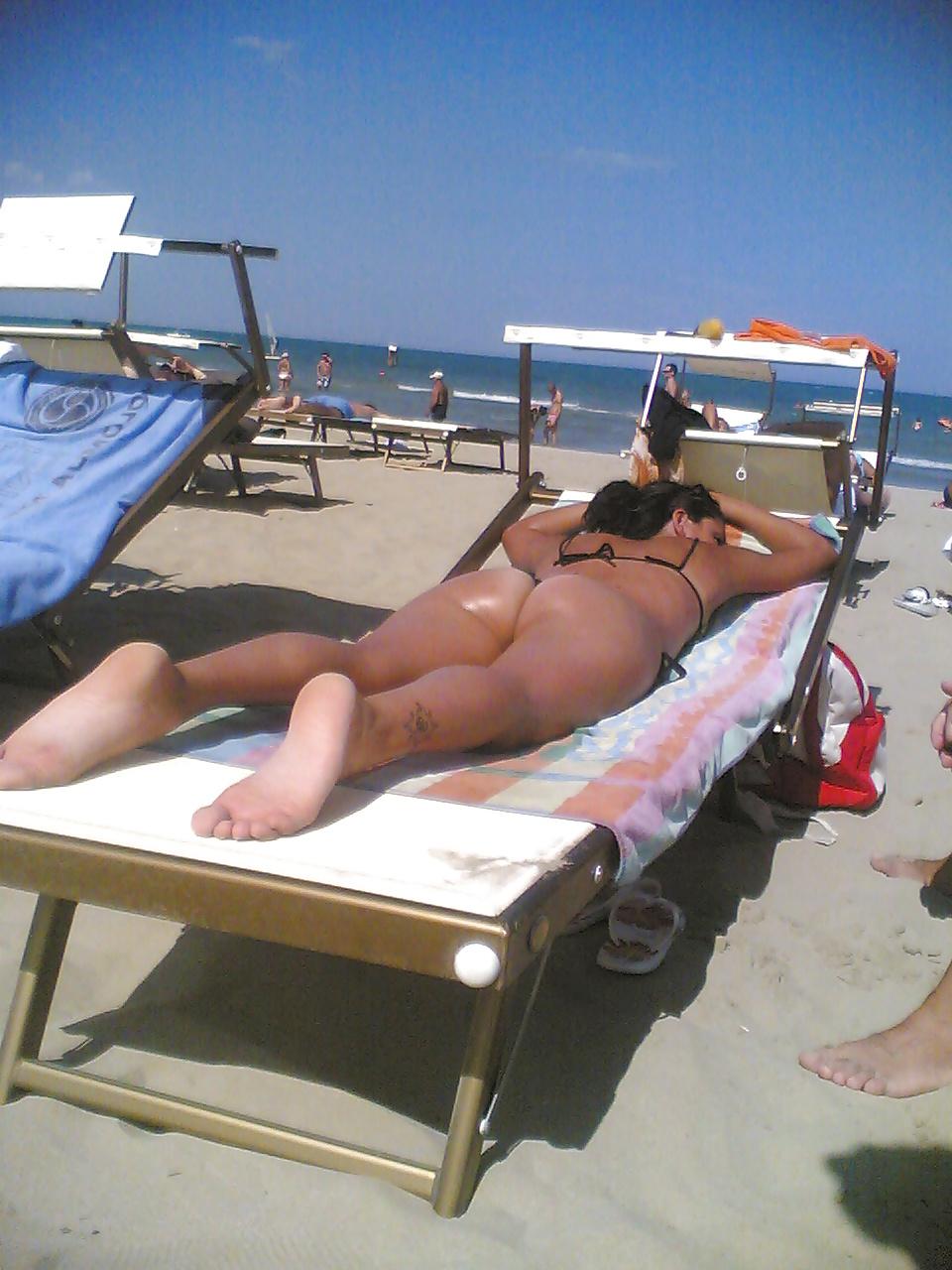 13P Cadid ass italian beach 2