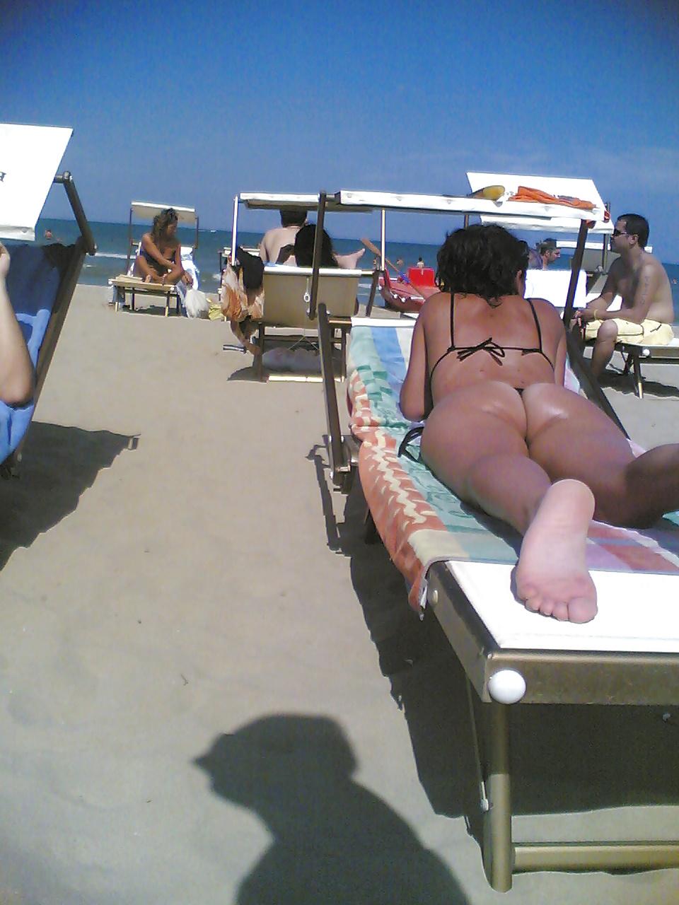 13P Cadid ass italian beach 2