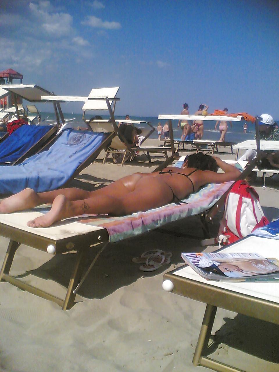 13P Cadid ass italian beach 2