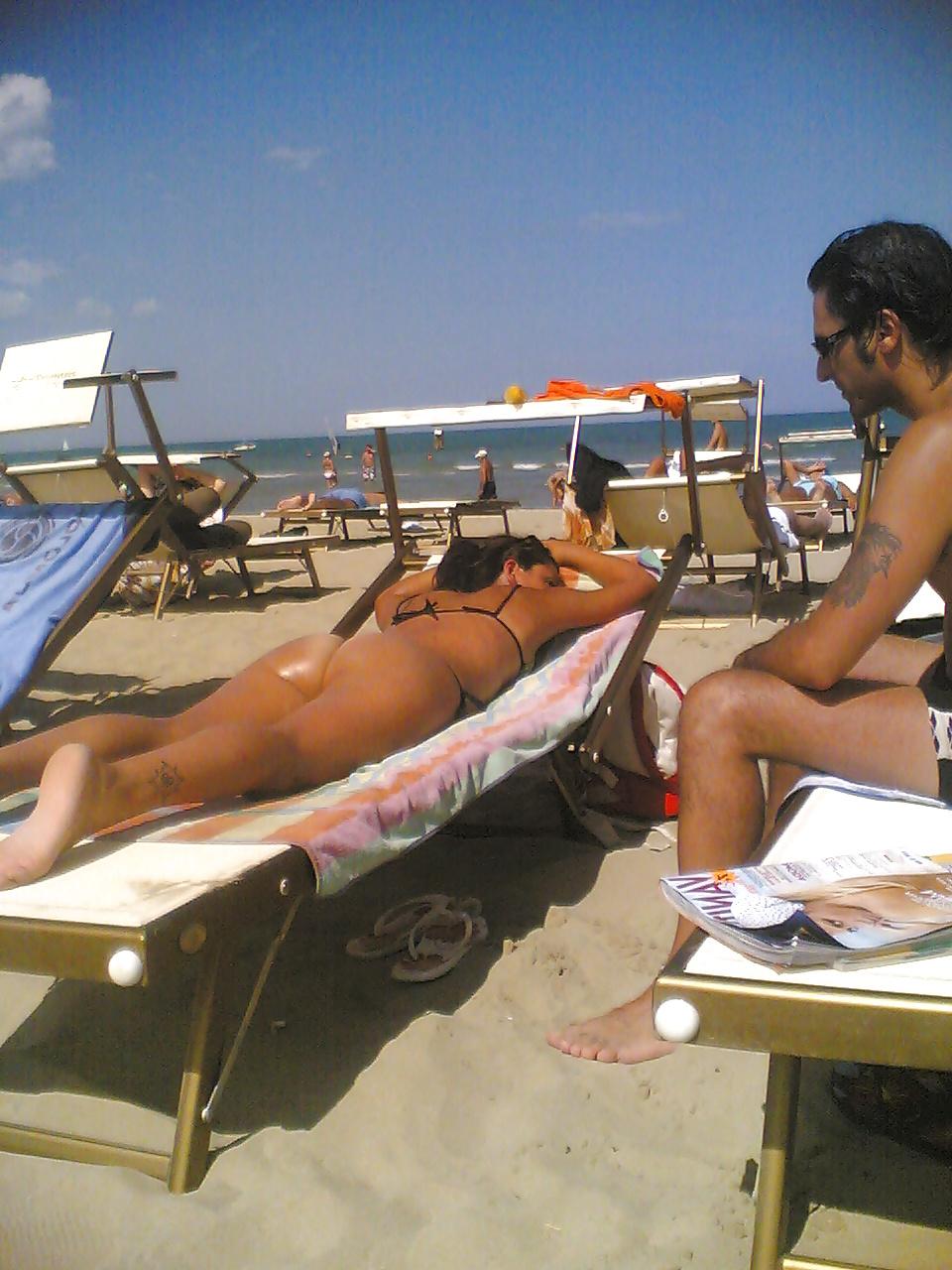 13P Cadid ass italian beach 2