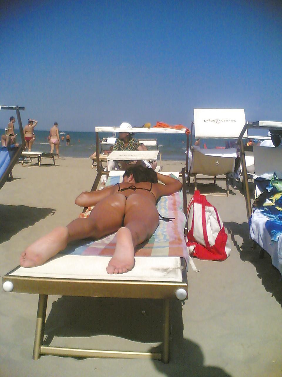 13P Cadid ass italian beach 2