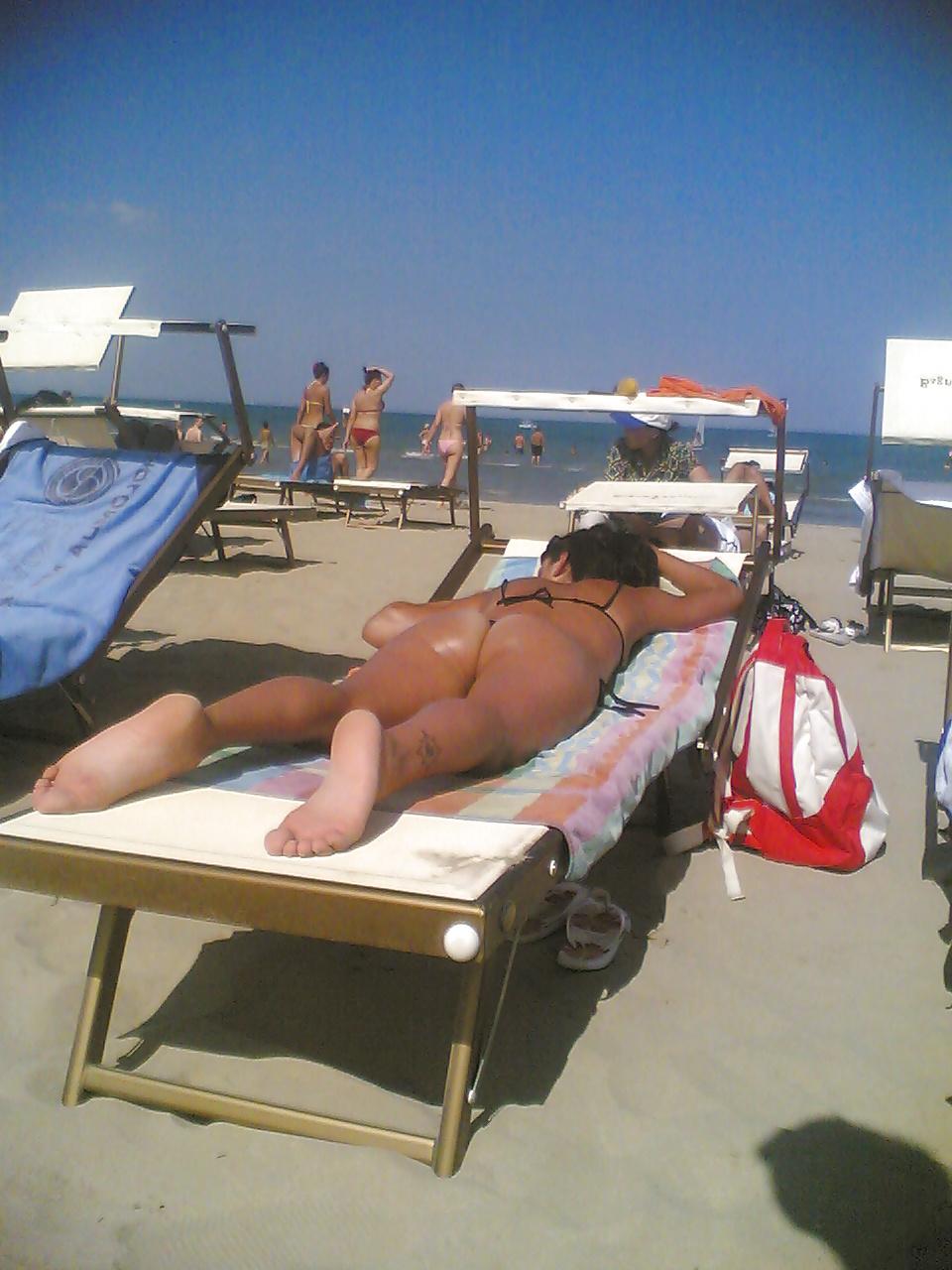 13P Cadid ass italian beach 2