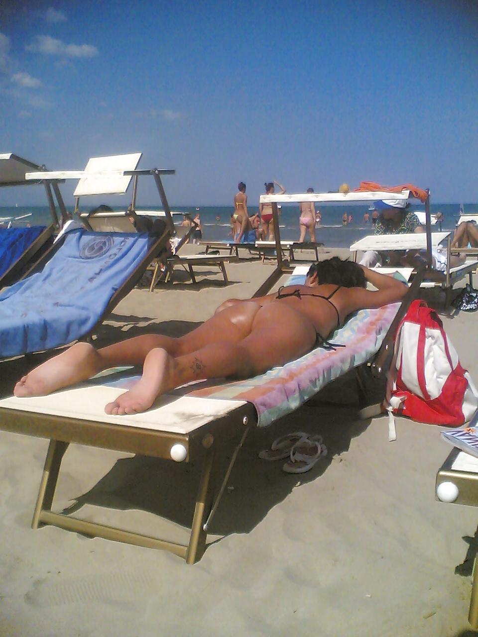 13P Cadid ass italian beach 2