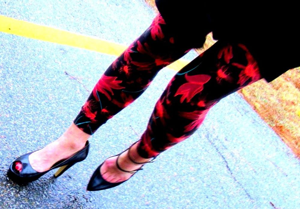25P Signs, shoes, feet, legs misc