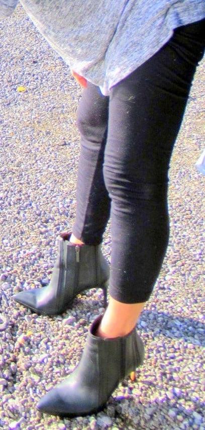 25P Signs, shoes, feet, legs misc