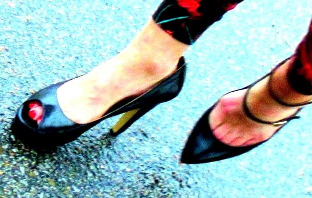 25P Signs, shoes, feet, legs misc