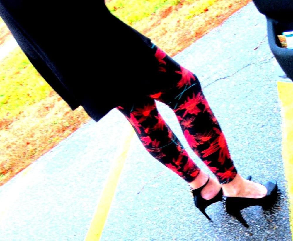 25P Signs, shoes, feet, legs misc