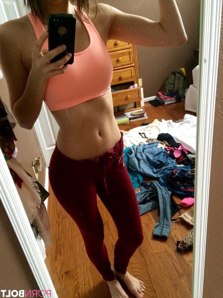 25P Hot Fitness Teen Selfies