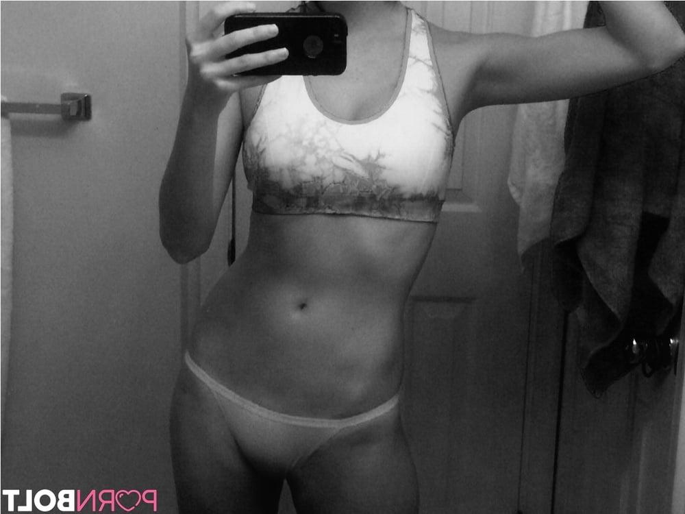 25P Hot Fitness Teen Selfies