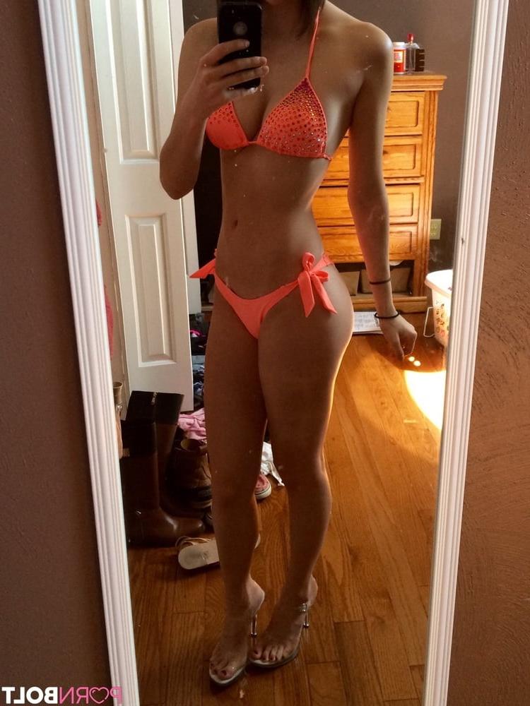 25P Hot Fitness Teen Selfies