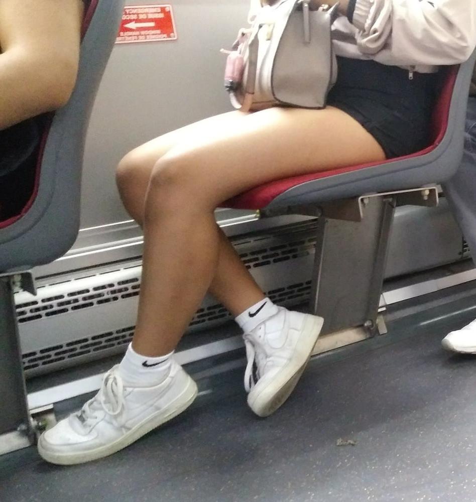25P Candid legs and feet....