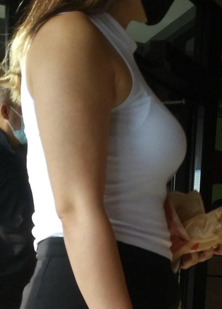 25P Candid legs and feet....