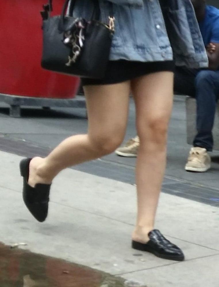 25P Candid legs and feet....