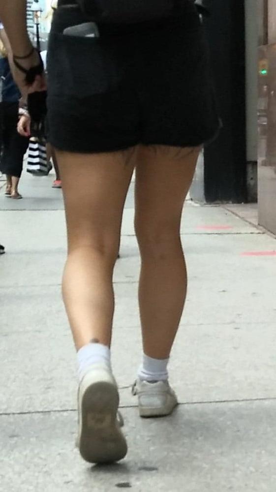 25P Candid legs and feet....