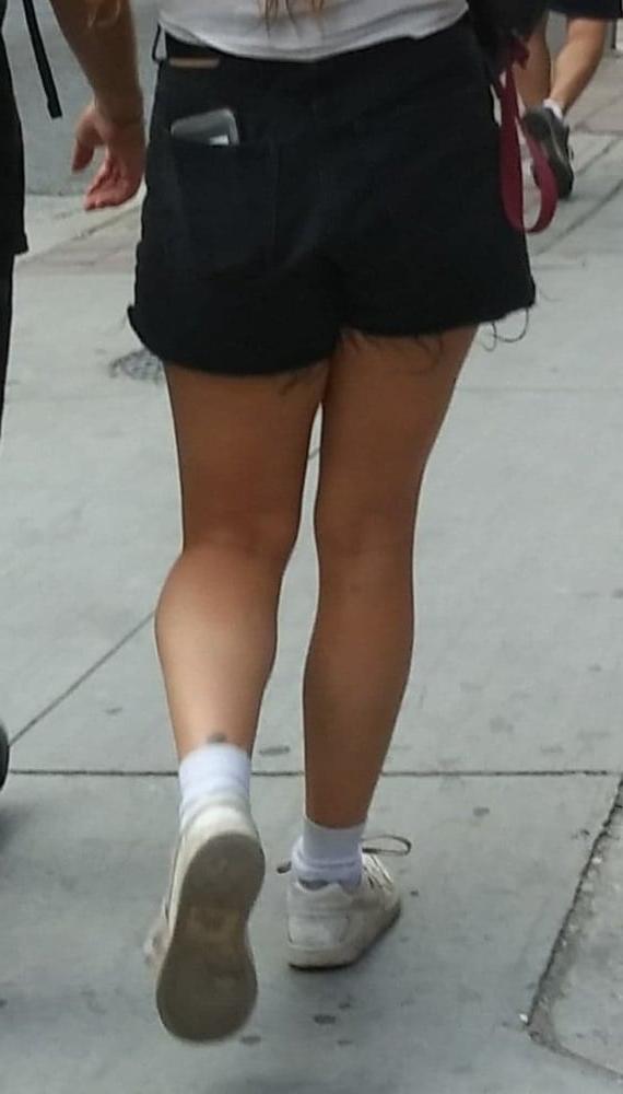25P Candid legs and feet....