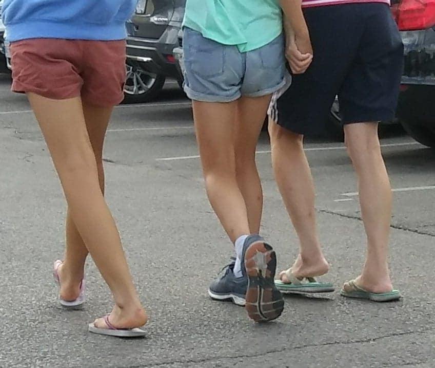 25P Candid legs and feet....