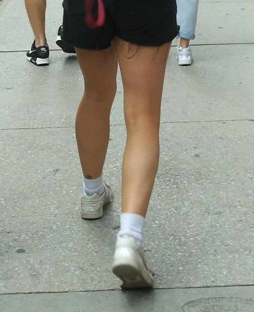 25P Candid legs and feet....