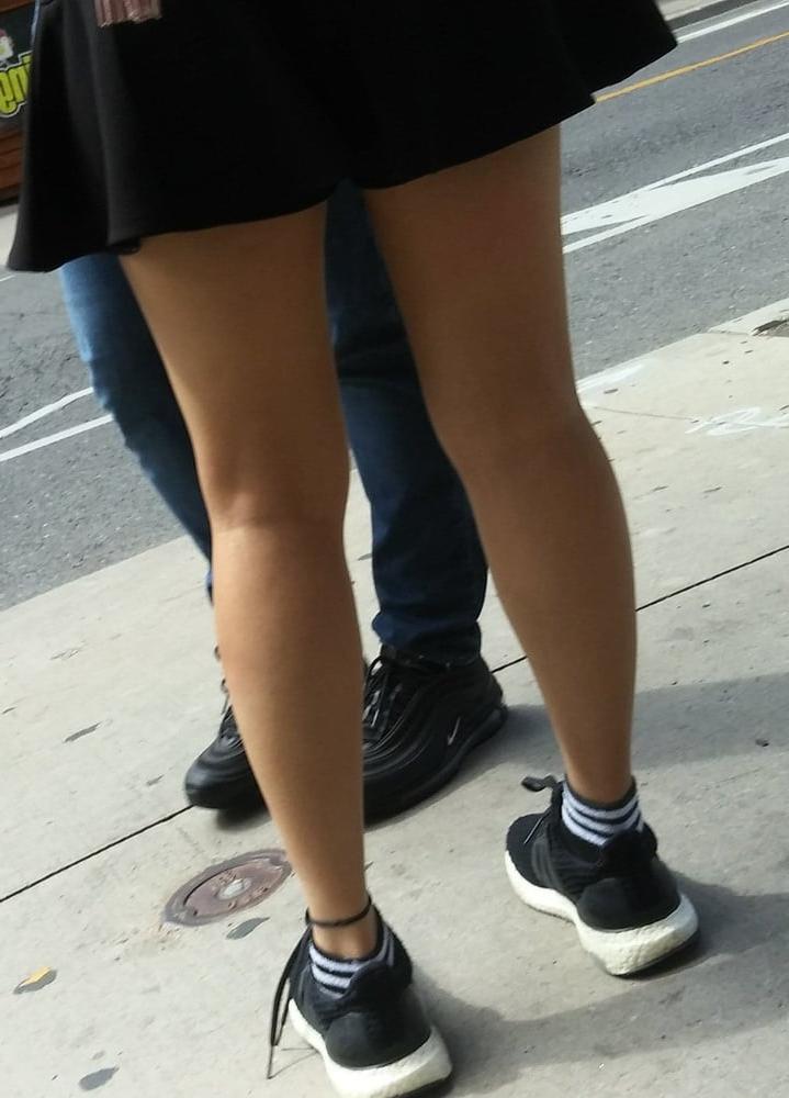 25P Candid legs and feet....