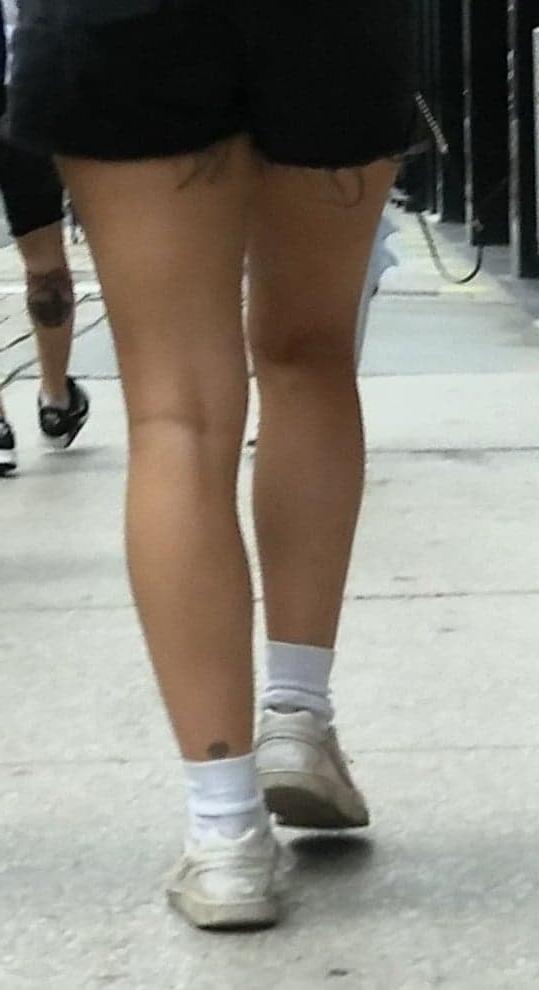 25P Candid legs and feet....