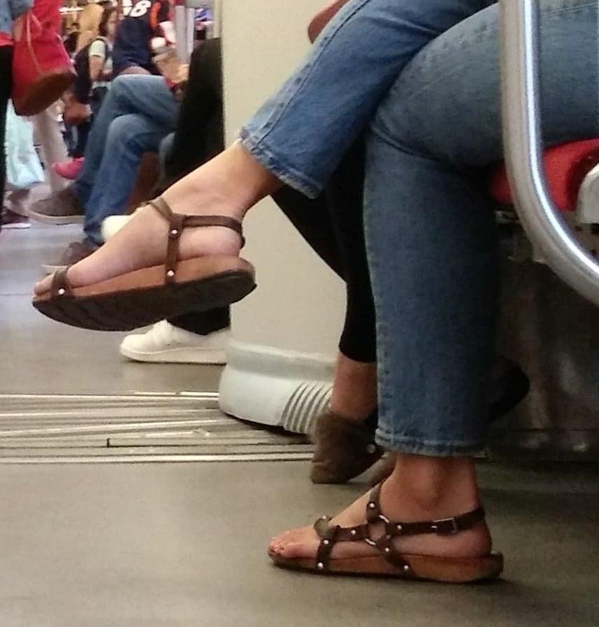 25P Candid legs and feet....