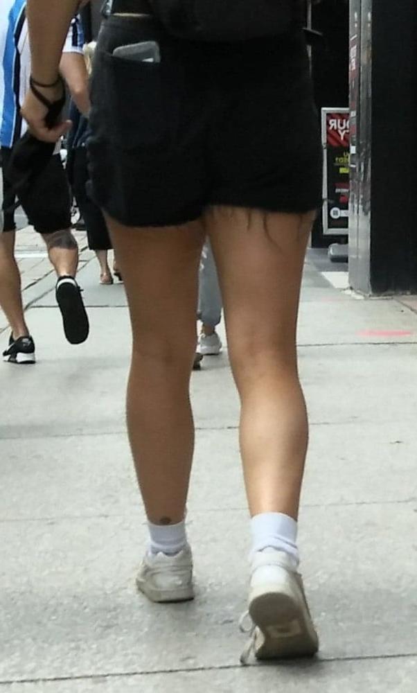 25P Candid legs and feet....