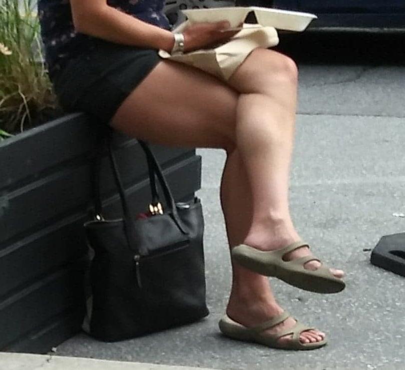 25P Candid legs and feet....