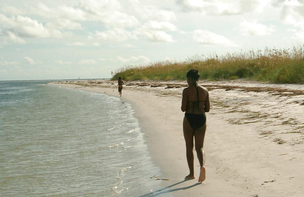 25P CUTE BLACK TEENS ON THE BEACH I