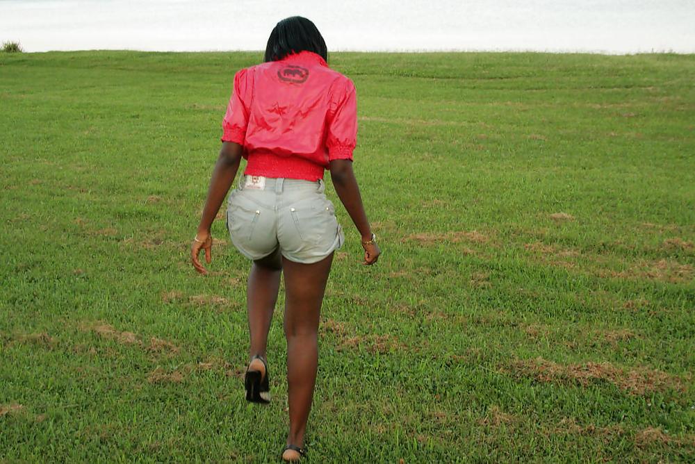 25P CUTE BLACK TEENS ON THE BEACH II