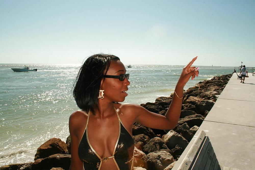 25P CUTE BLACK TEENS ON THE BEACH II