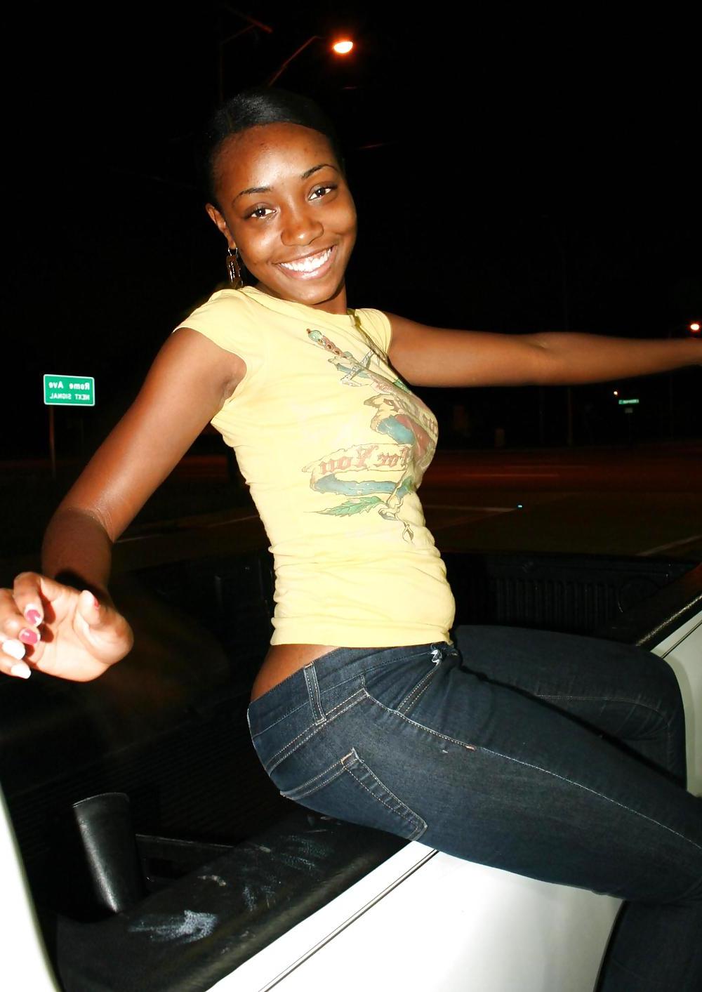 25P CUTE BLACK TEENS ON THE BEACH II