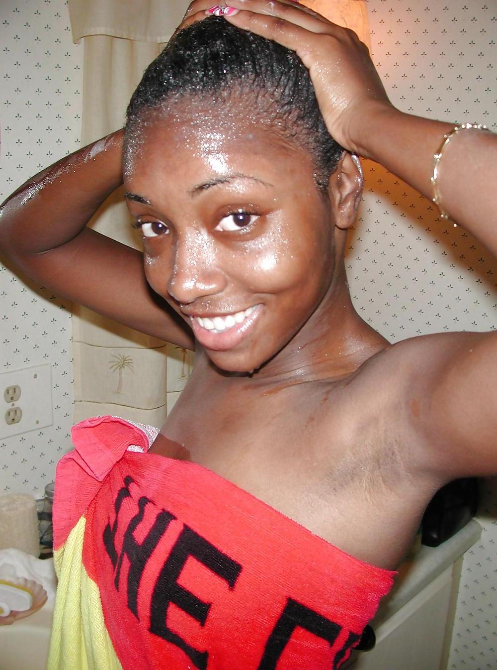 25P CUTE BLACK TEENS ON THE BEACH II
