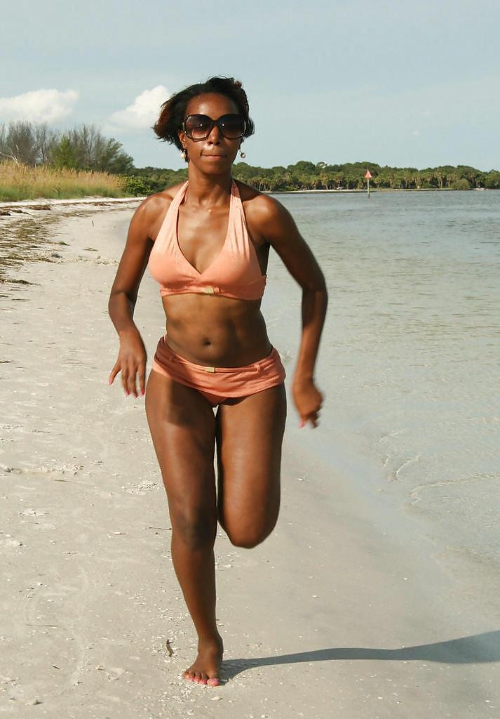25P CUTE BLACK TEENS ON THE BEACH III