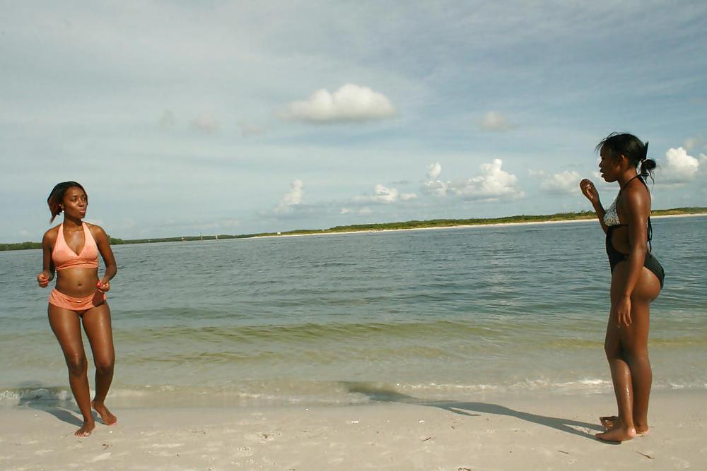 25P CUTE BLACK TEENS ON THE BEACH III