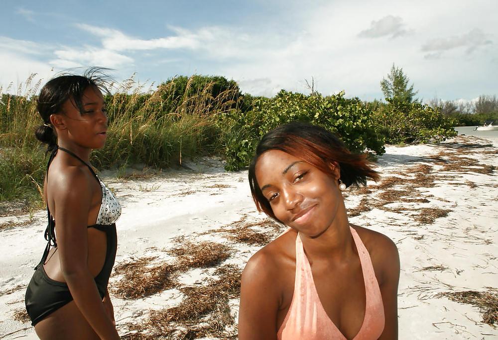 25P CUTE BLACK TEENS ON THE BEACH III
