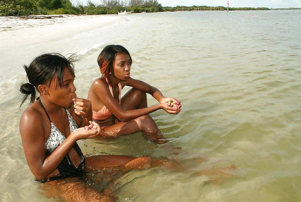 25P CUTE BLACK TEENS ON THE BEACH III