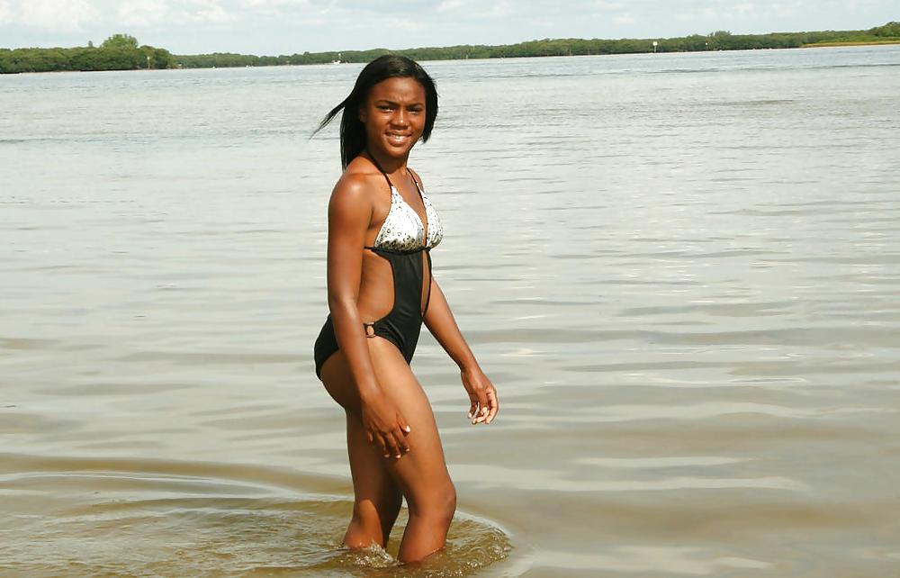 25P CUTE BLACK TEENS ON THE BEACH III