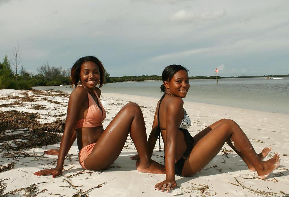 25P CUTE BLACK TEENS ON THE BEACH III