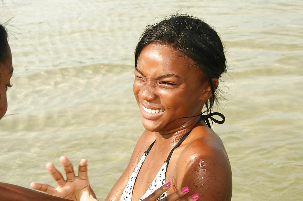 25P CUTE BLACK TEENS ON THE BEACH III